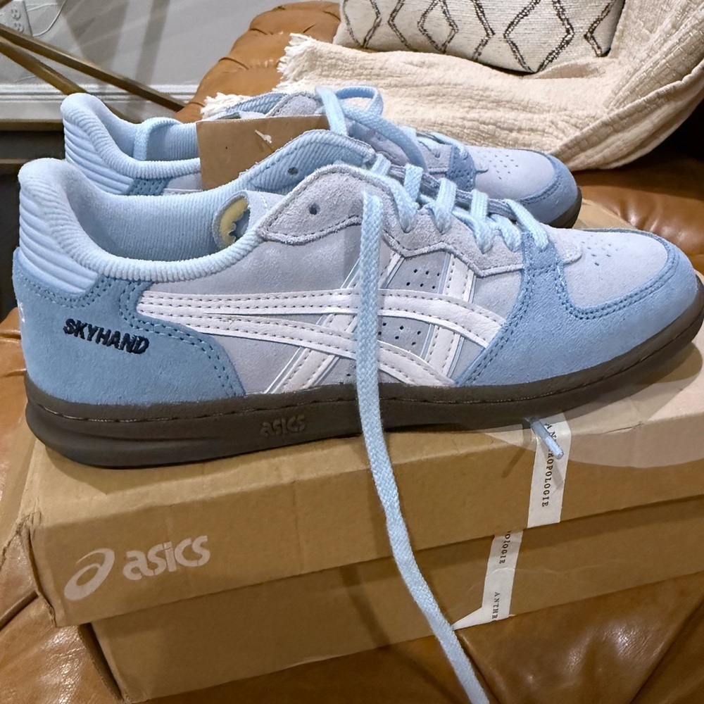 ASICS Skyhand OG/ Light Blue/White Sneakers NWT - Picture 4 of 9